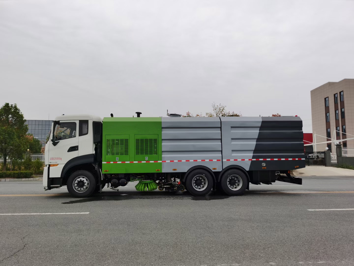 Dongfeng Heavy Duty 6*4 Road Washing Sweeper Truck Street Cleaning Machine Intelligent Truck