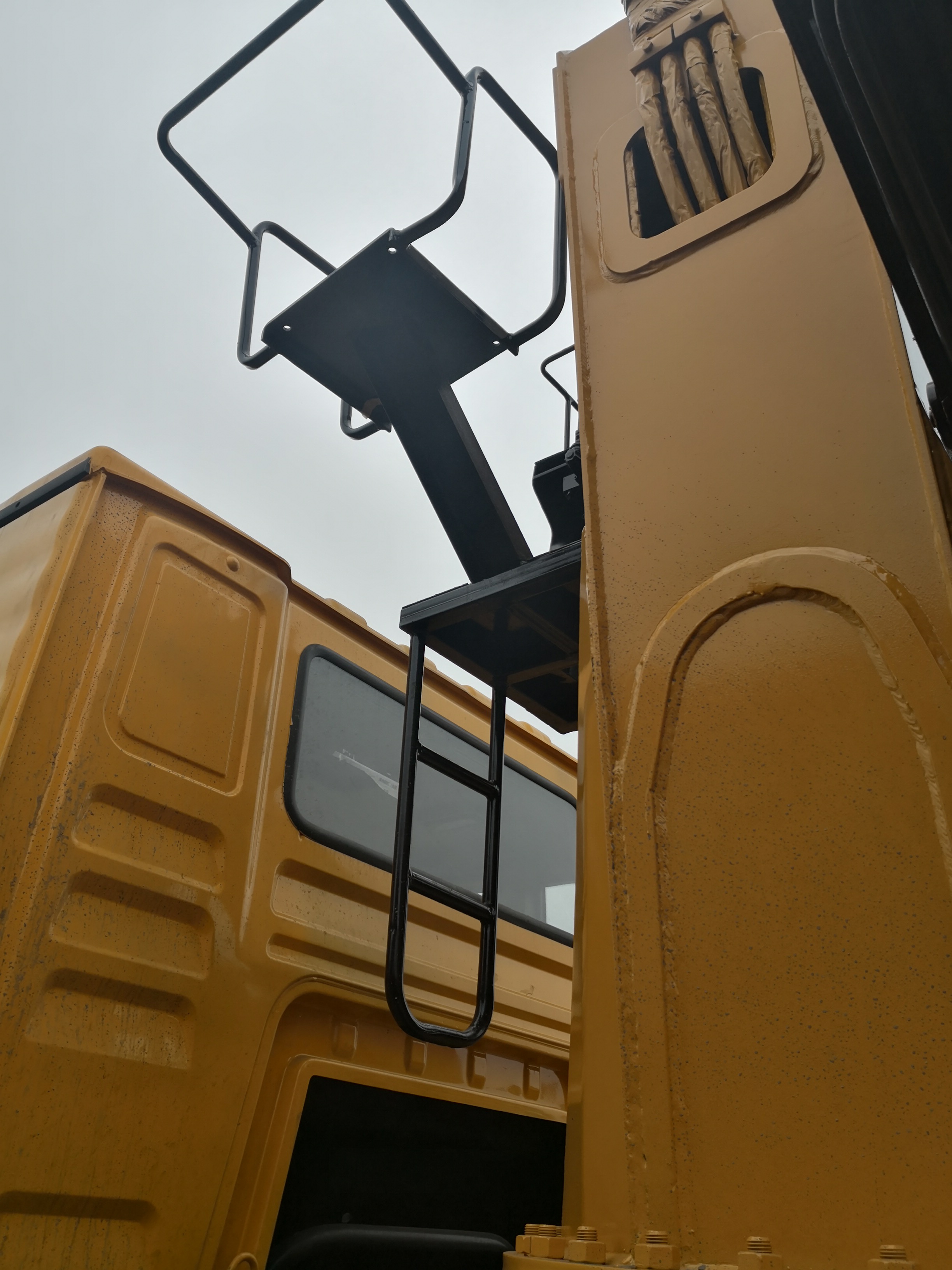 Customized Folding Telescopic Boom Truck Crane 8x4 Mobile Lifting Arm Boom Truck Mounted New Shacman